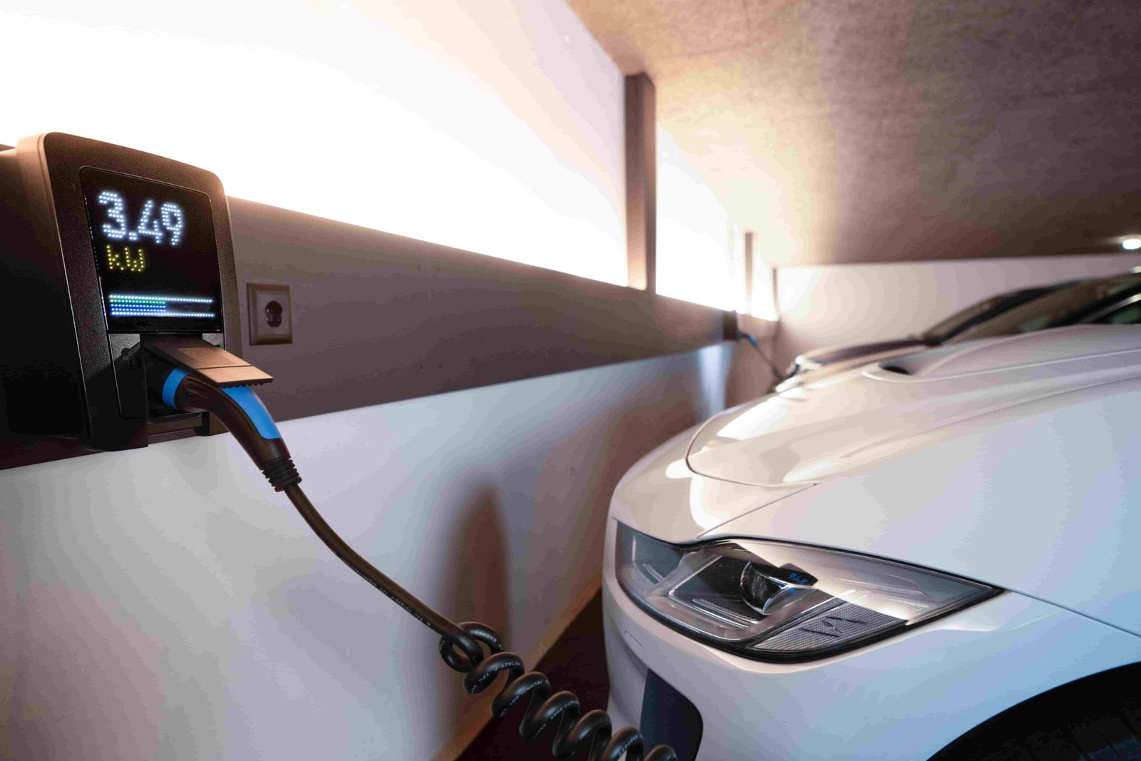 Punto de recarga para coche eléctrico en vivienda unifamiliar